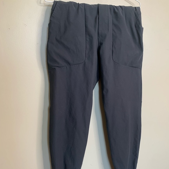 Lululemon men’s ABC joggers - Picture 2 of 2